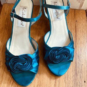 1" heels size 6, turquoise
